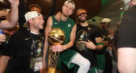 湖人名宿谈控卫位置重叠：给出建议与观点